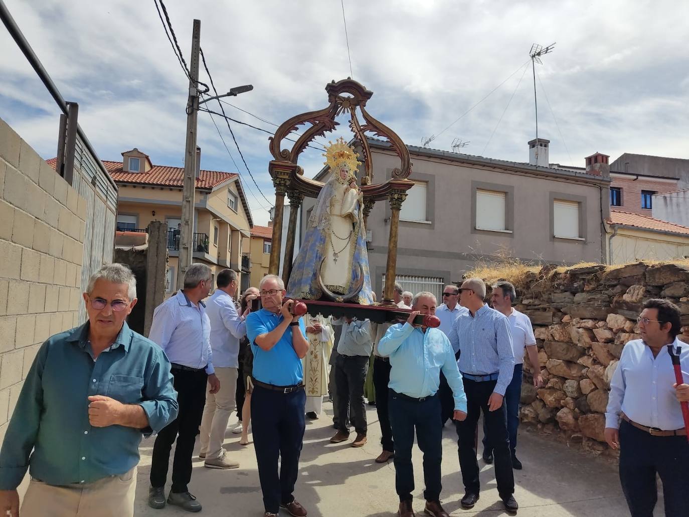 Día de esplendor para honrar a la Virgen en Cespedosa de Tormes