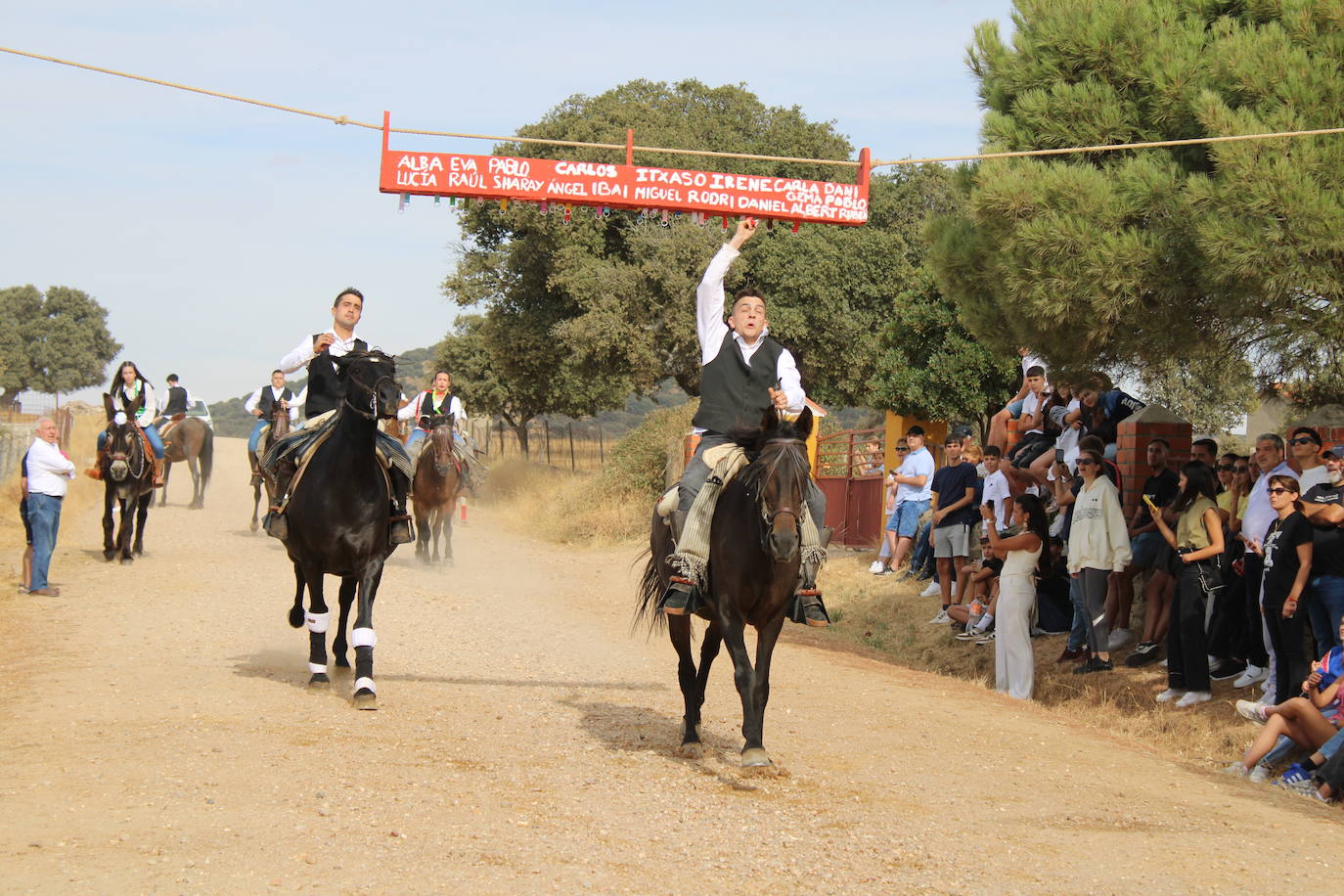 Día de esplendor para honrar a la Virgen en Cespedosa de Tormes