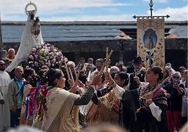 Baile del paleo frente a la Virgen de la Peña de Francia.
