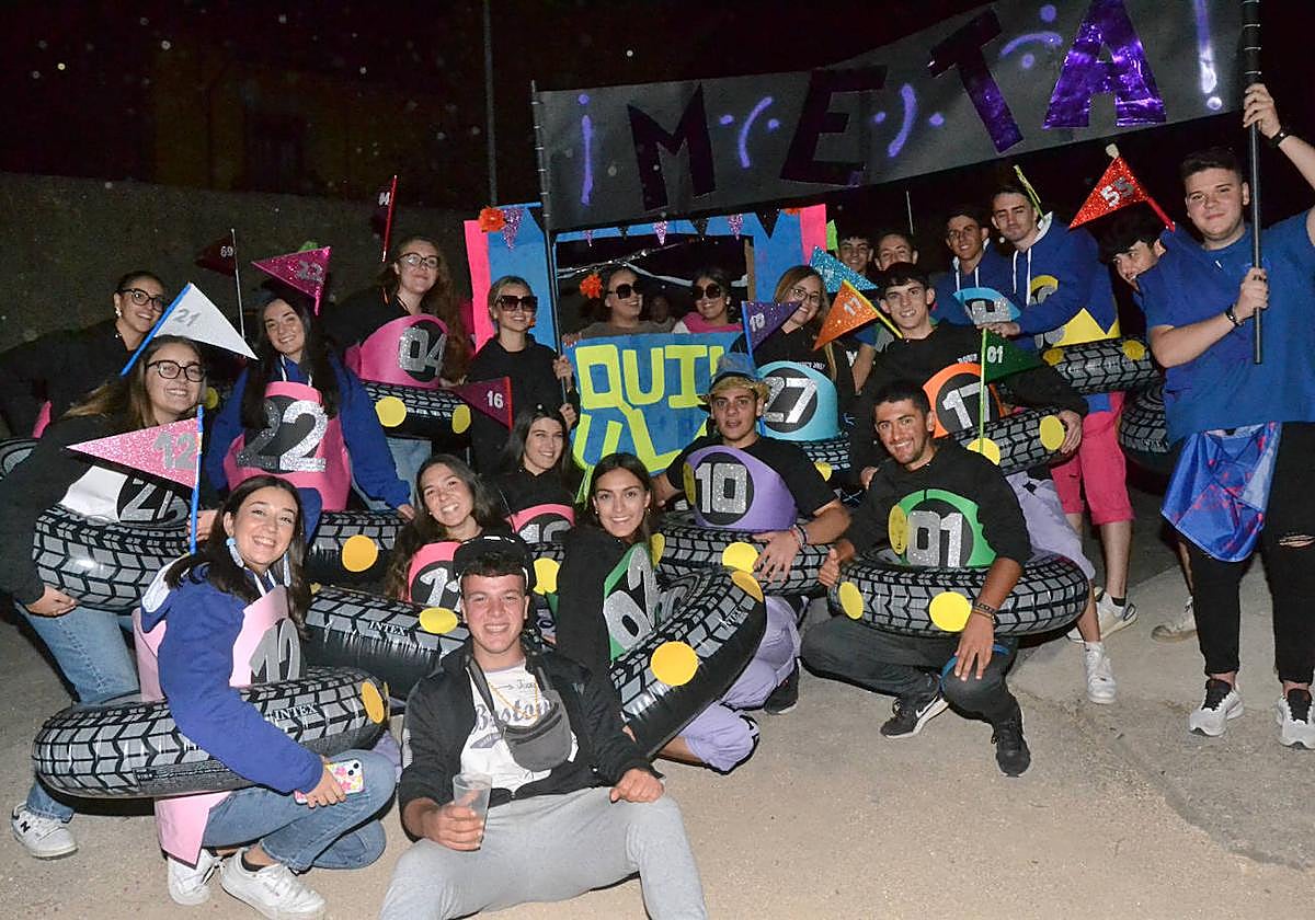 Los disfraces grupales animan las fiestas.