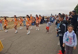 A clase sin perder la sonrisa y a ritmo de verbena en Carbajosa