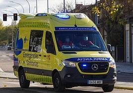 Imagen de una ambulancia de servicio por Salamanca.