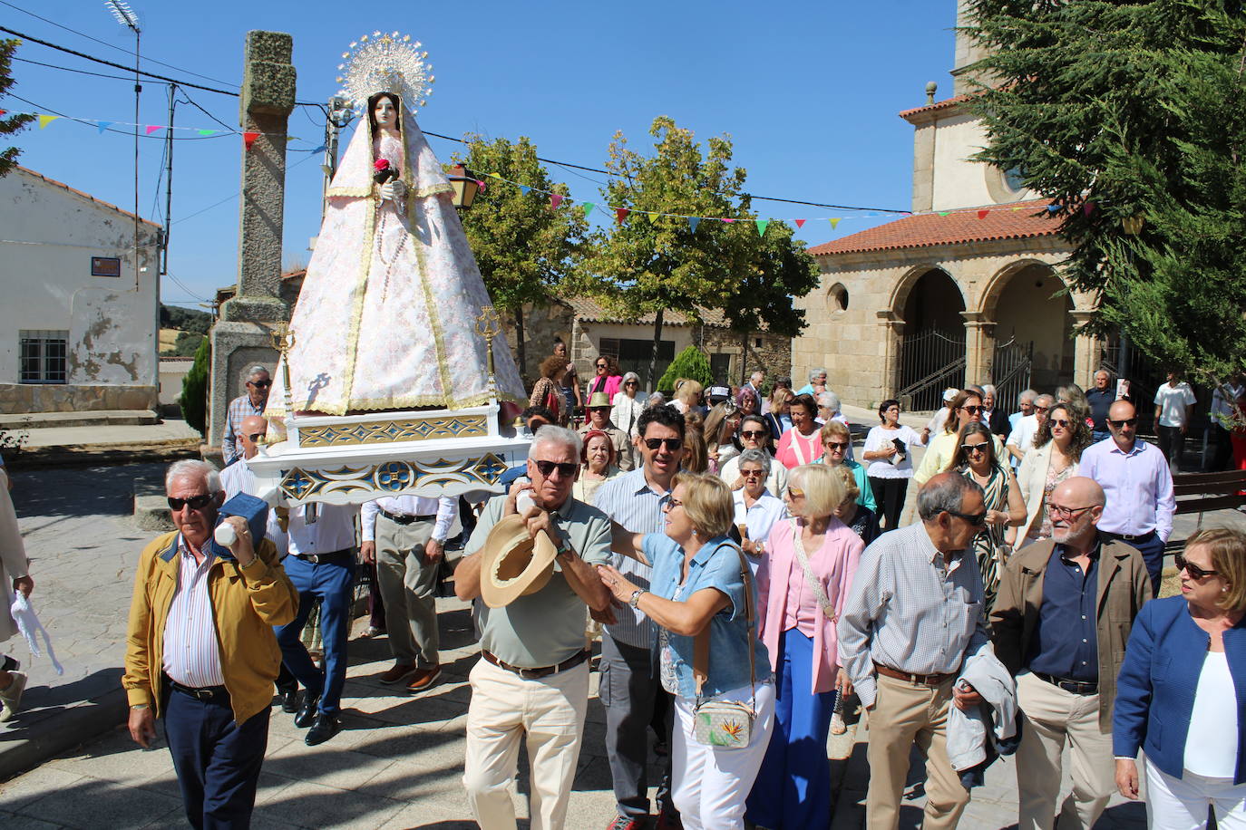 Gallegos de Solmirón entona el &quot;Adiós&quot; a la Virgen de Gracia Carrero