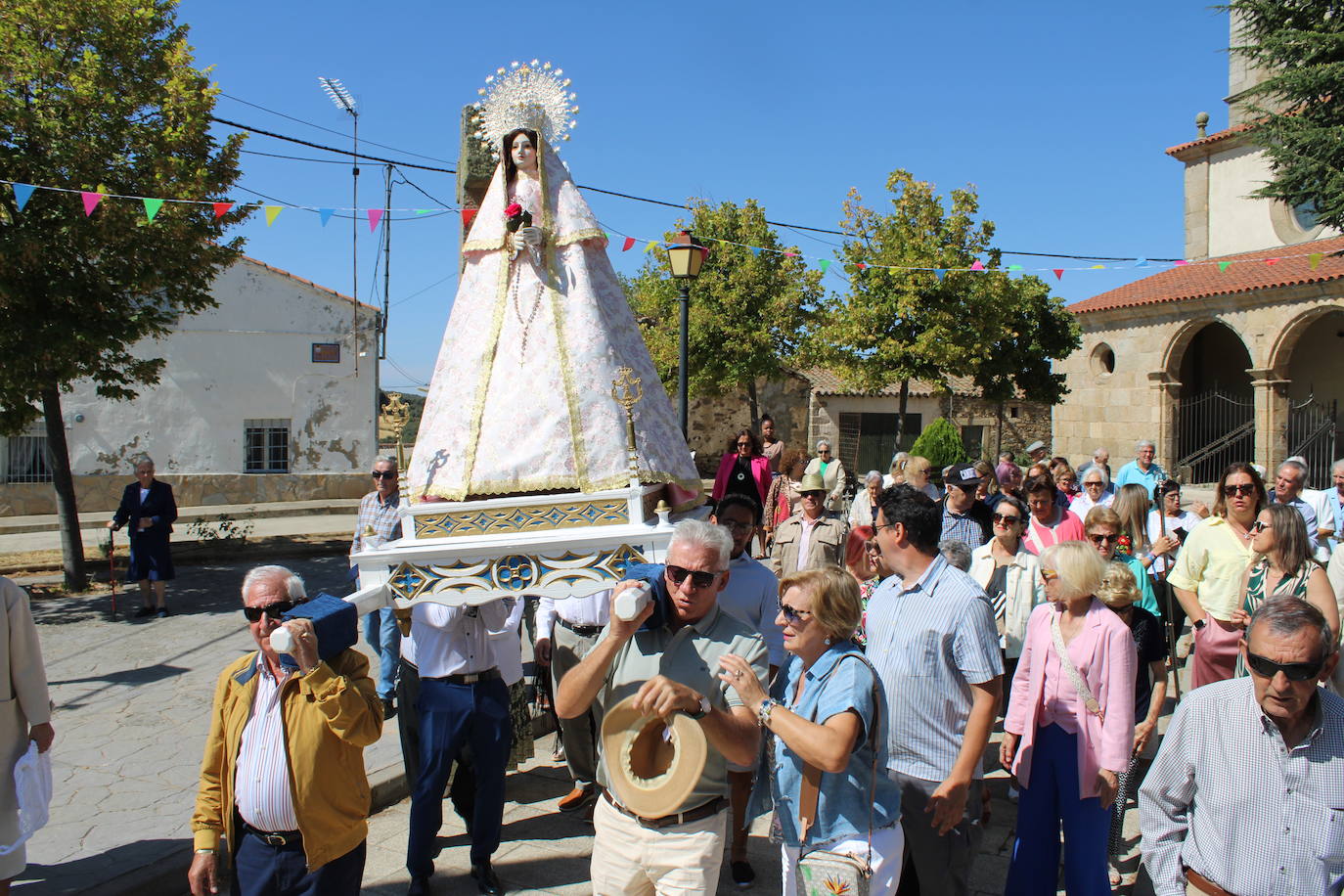 Gallegos de Solmirón entona el &quot;Adiós&quot; a la Virgen de Gracia Carrero
