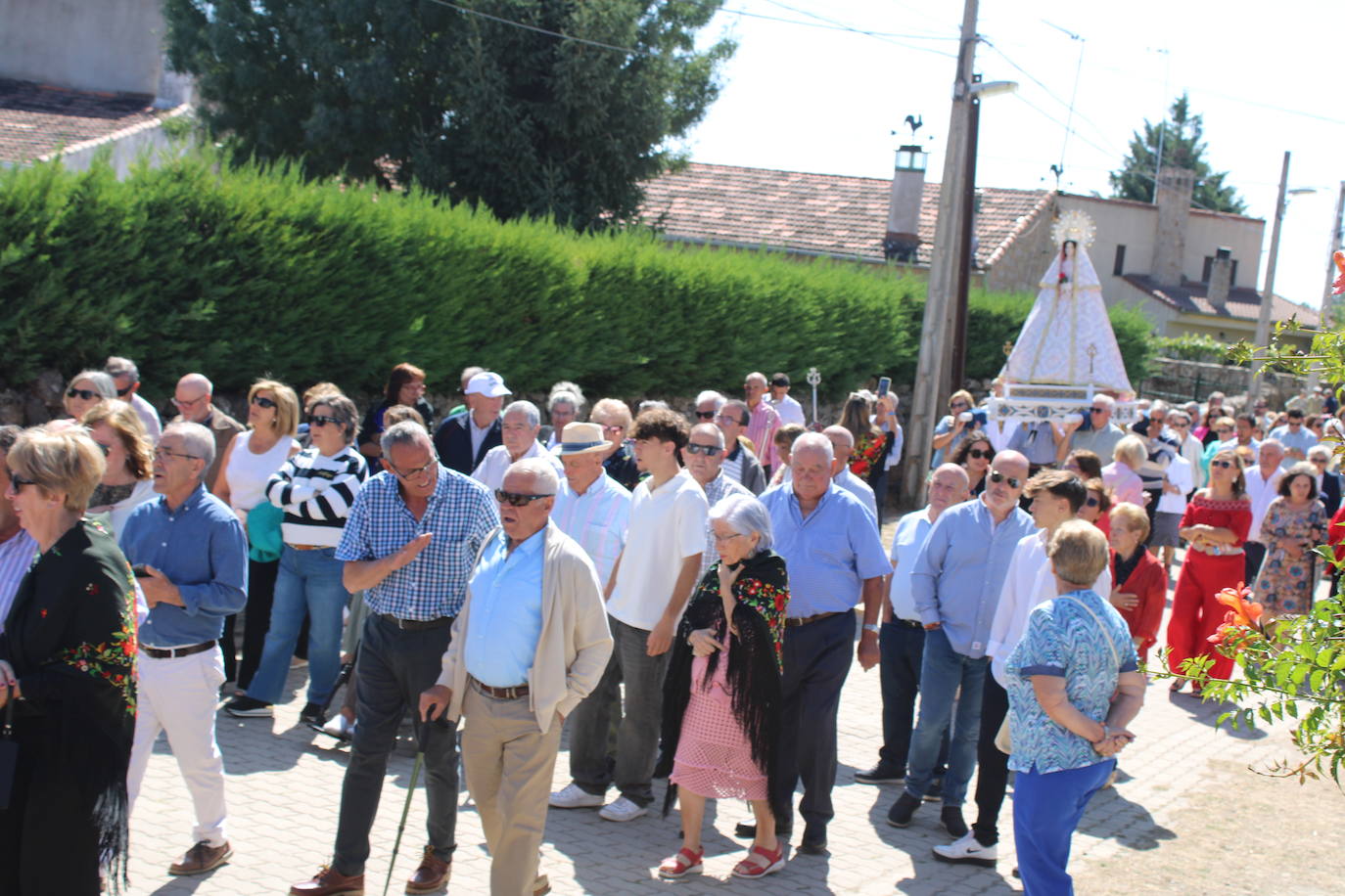 Gallegos de Solmirón entona el &quot;Adiós&quot; a la Virgen de Gracia Carrero