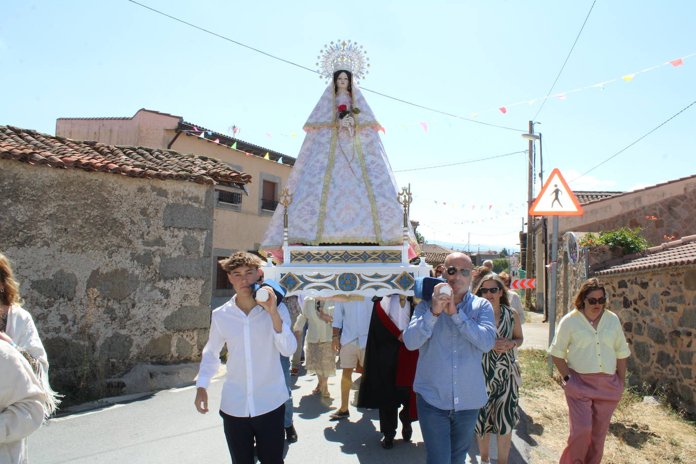 Gallegos de Solmirón entona el &quot;Adiós&quot; a la Virgen de Gracia Carrero