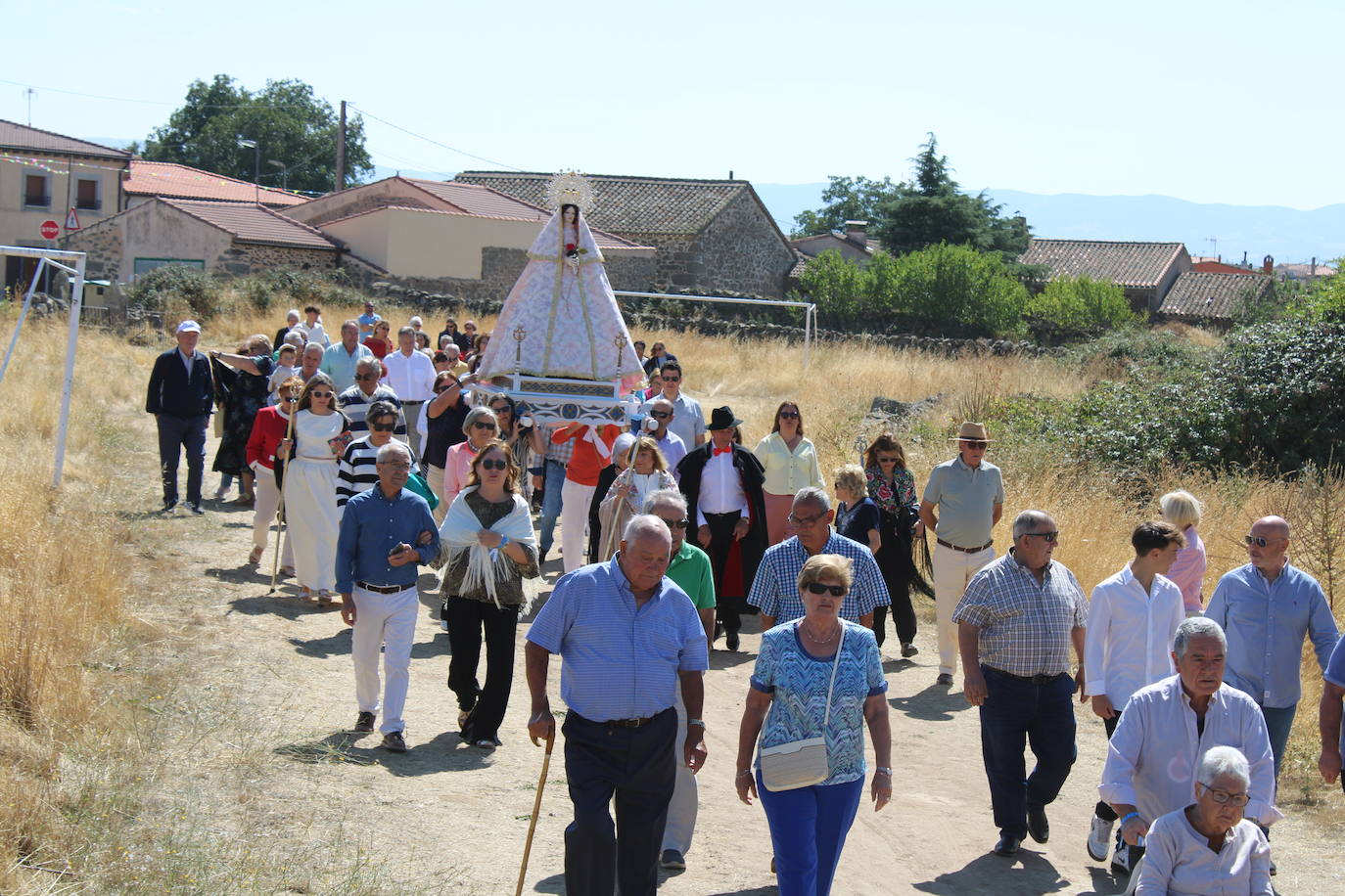 Gallegos de Solmirón entona el &quot;Adiós&quot; a la Virgen de Gracia Carrero