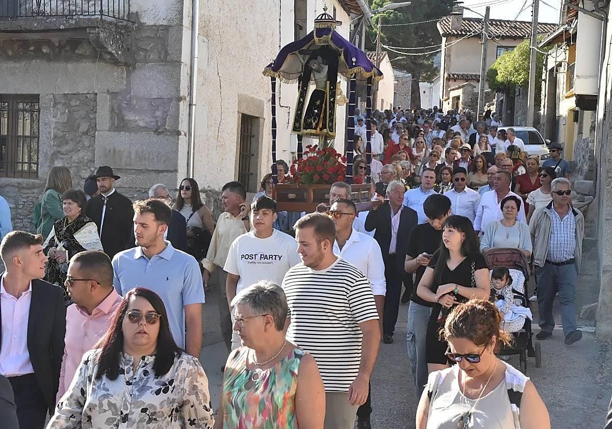 Bajada del Cristo de Valvanera a su ermita el año pasado.