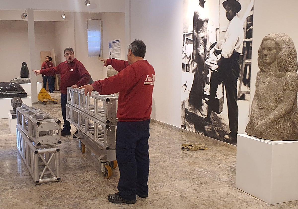 Vaciado del museo Mateo Hernández para su rehabilitación.