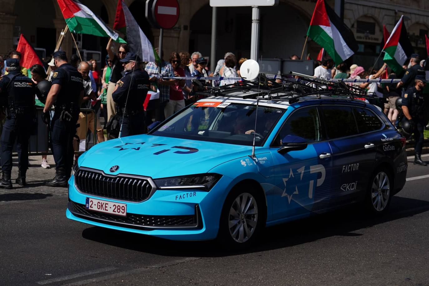 Mucha seguridad, protestas, y afición por el ciclismo: todas las imágenes de La Vuelta en Salamanca
