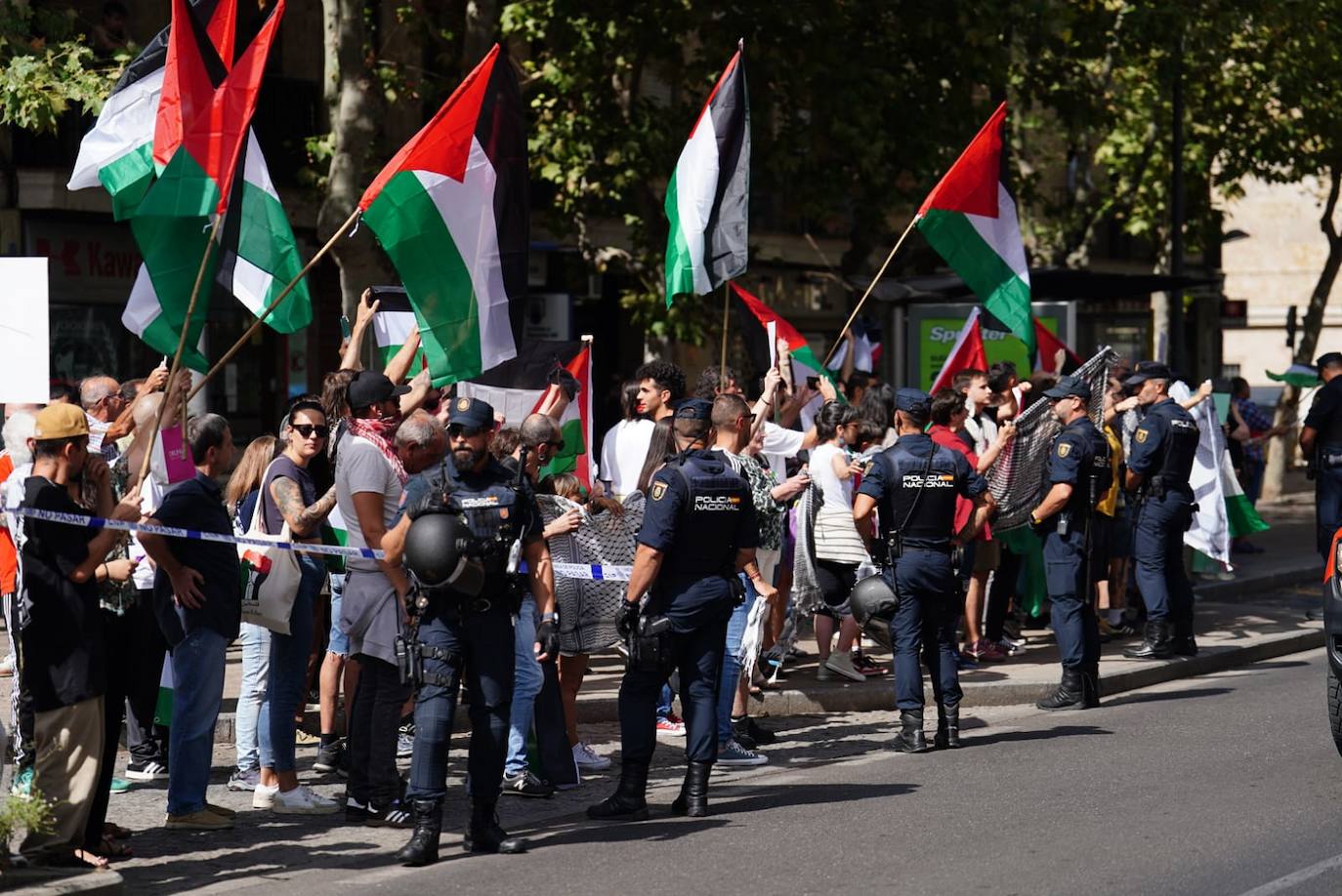 Mucha seguridad, protestas, y afición por el ciclismo: todas las imágenes de La Vuelta en Salamanca
