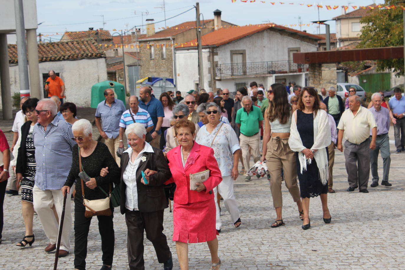 Trabanca se entrega a la Virgen del Carmen en el primer día de fiestas