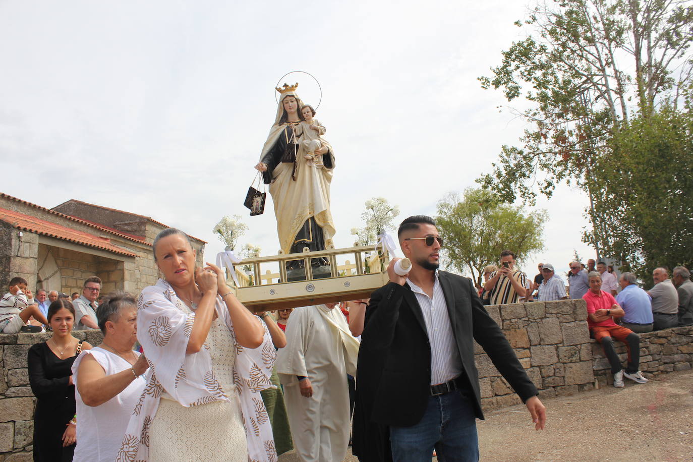 Trabanca se entrega a la Virgen del Carmen en el primer día de fiestas