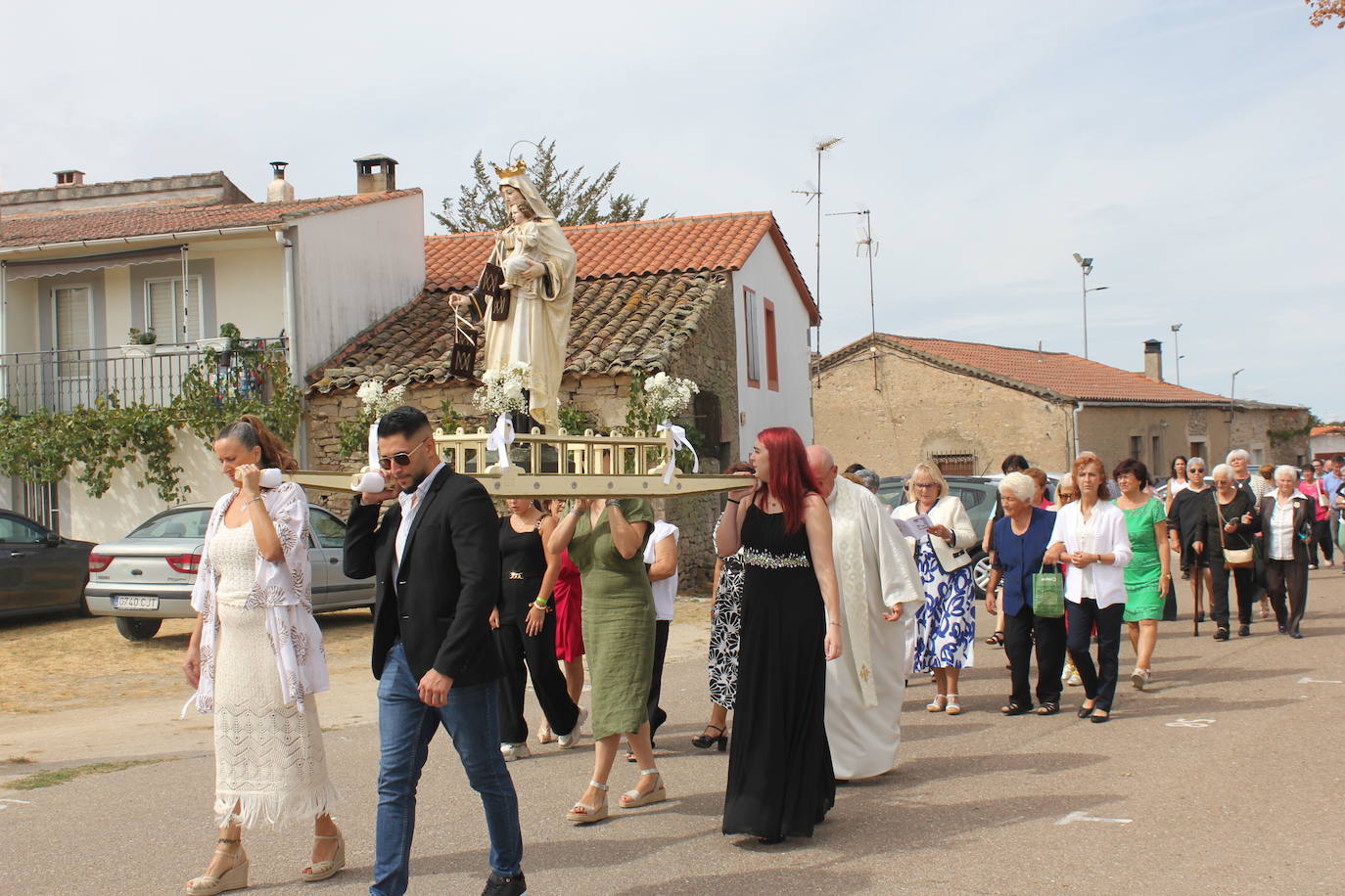 Trabanca se entrega a la Virgen del Carmen en el primer día de fiestas