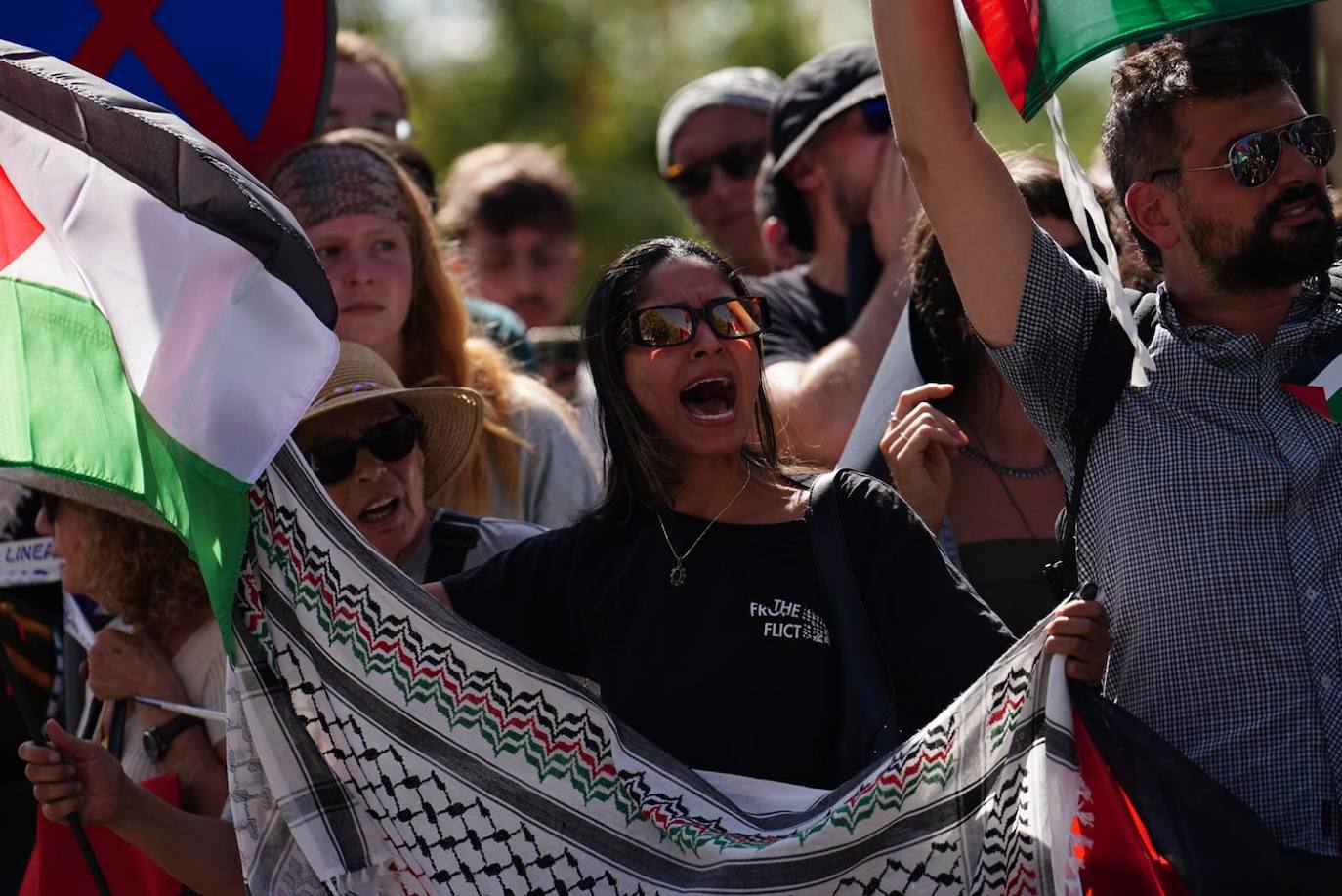 Mucha seguridad, protestas, y afición por el ciclismo: todas las imágenes de La Vuelta en Salamanca