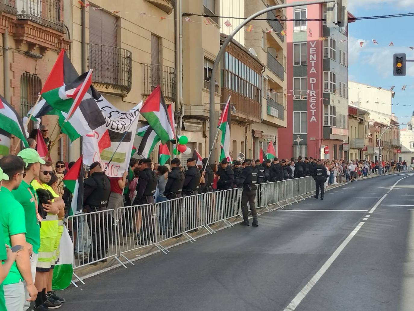 Mucha seguridad, protestas, y afición por el ciclismo: todas las imágenes de La Vuelta en Salamanca