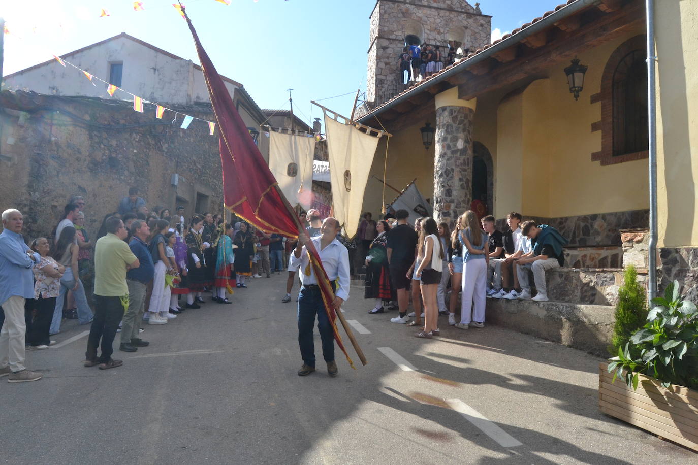Monsagro cumple con la tradicional subida del Cristo
