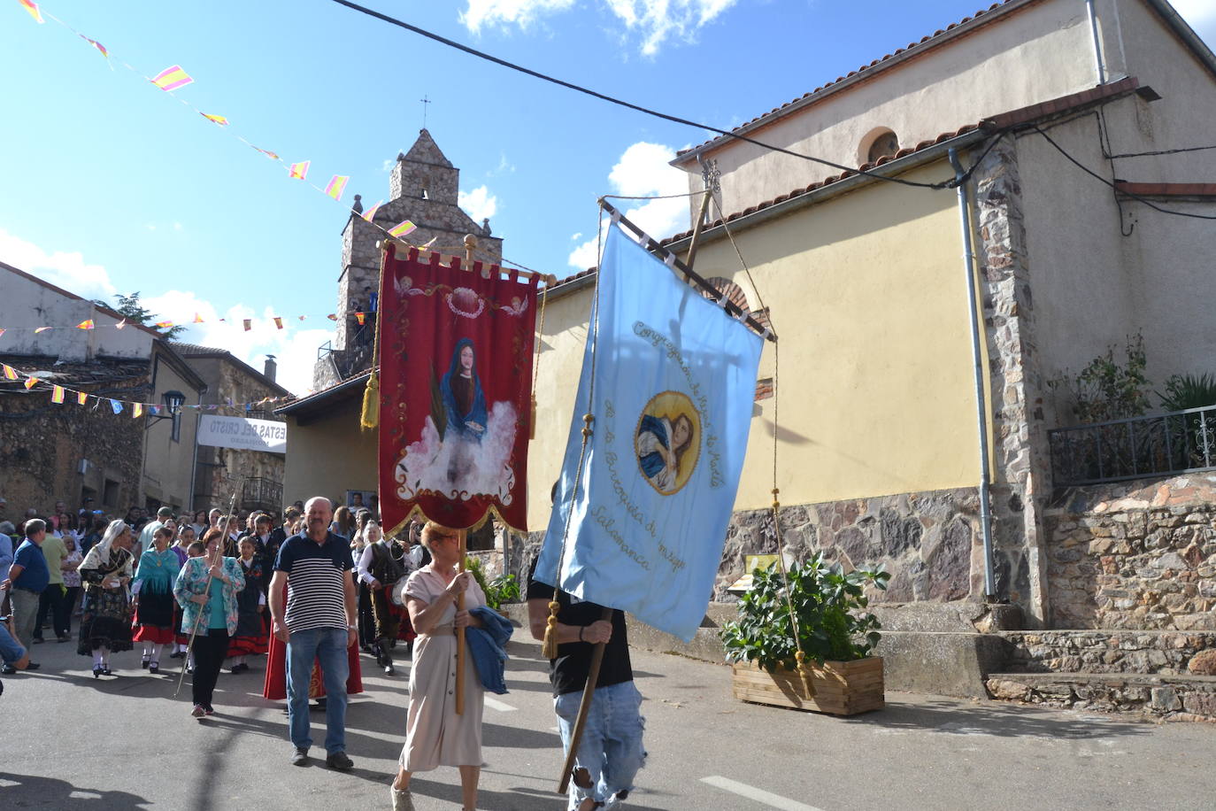Monsagro cumple con la tradicional subida del Cristo