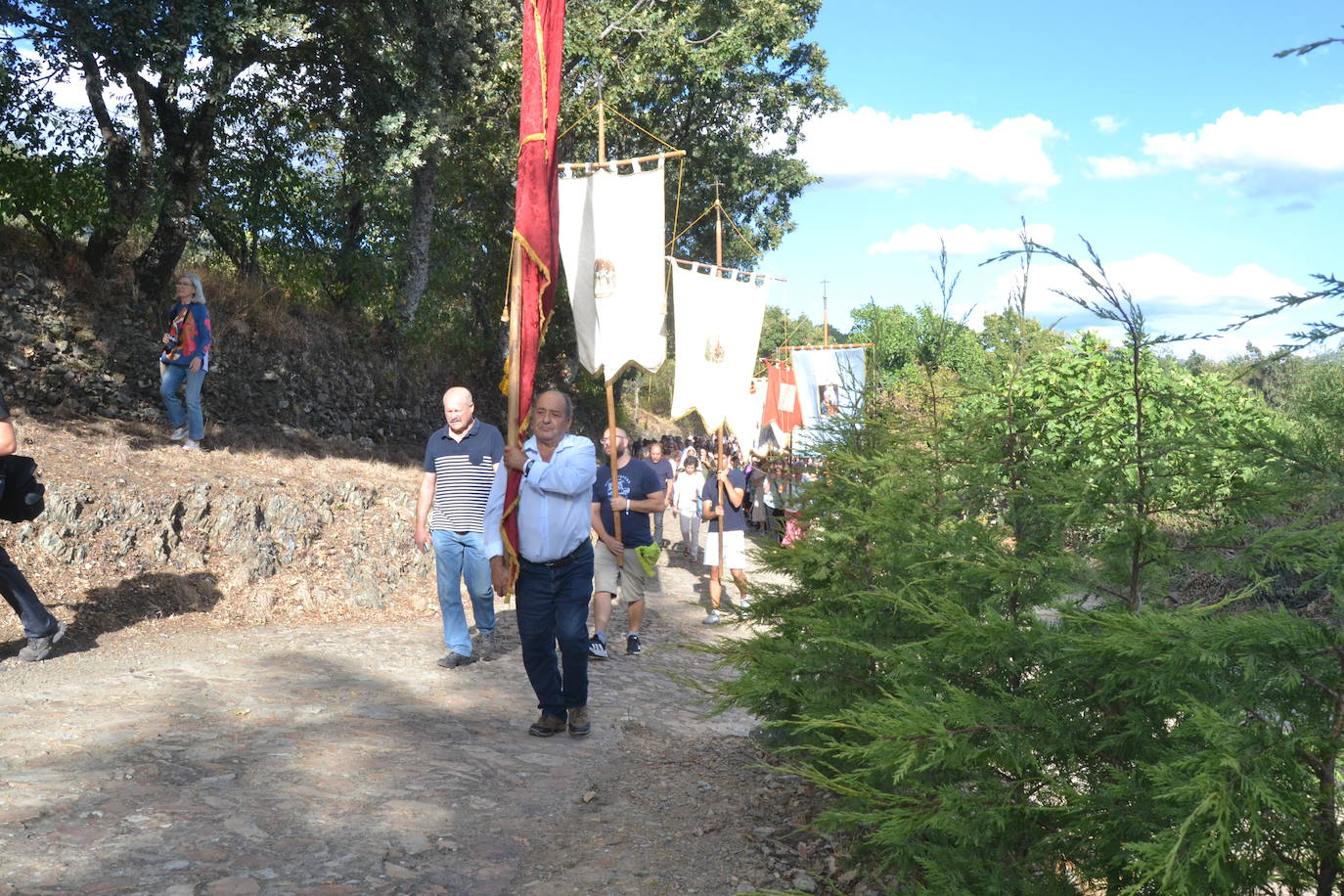 Monsagro cumple con la tradicional subida del Cristo