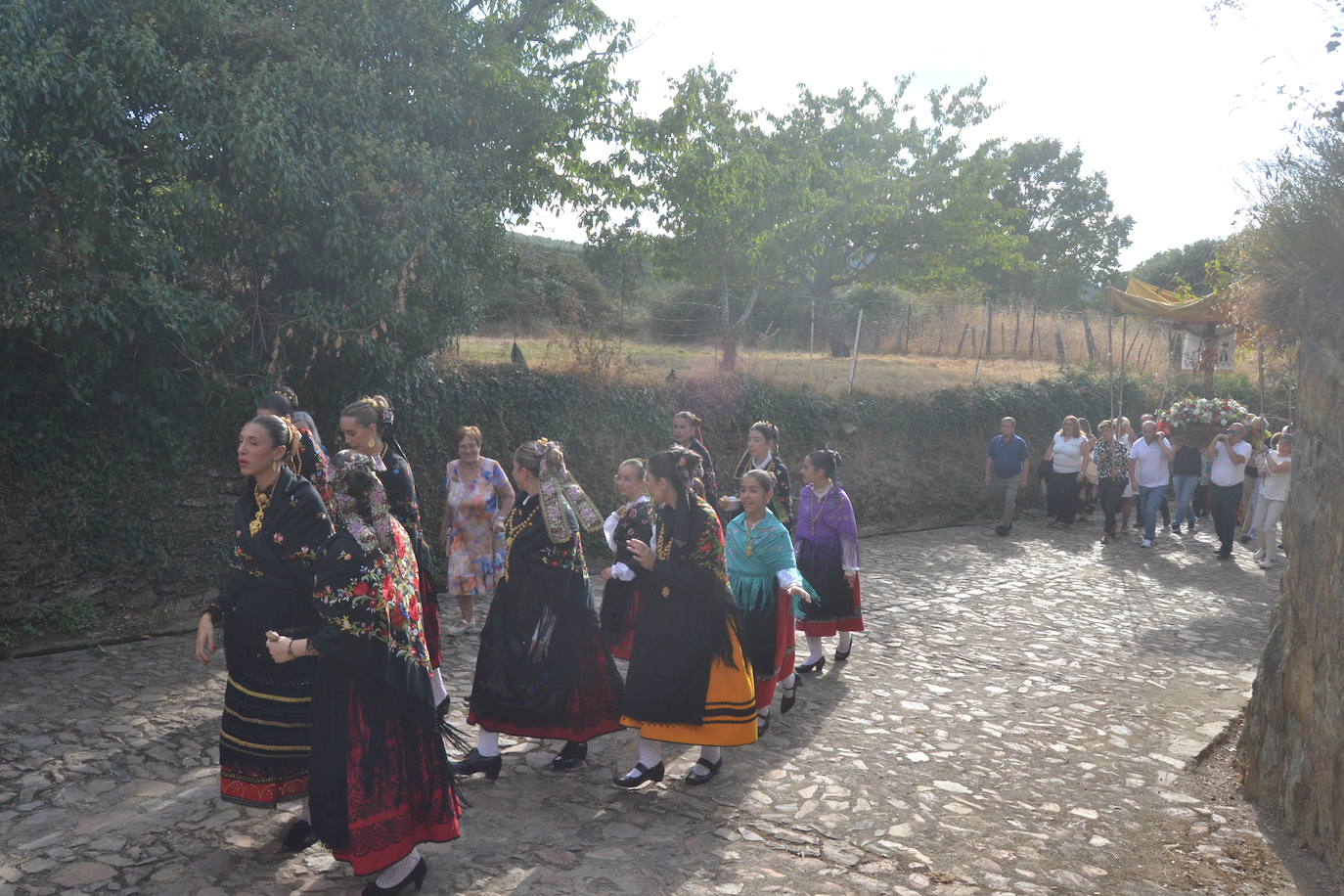 Monsagro cumple con la tradicional subida del Cristo