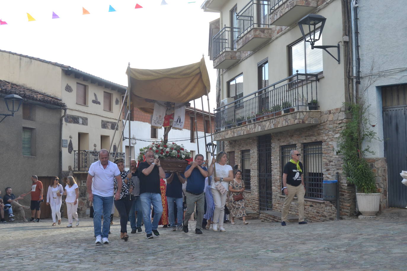 Monsagro cumple con la tradicional subida del Cristo