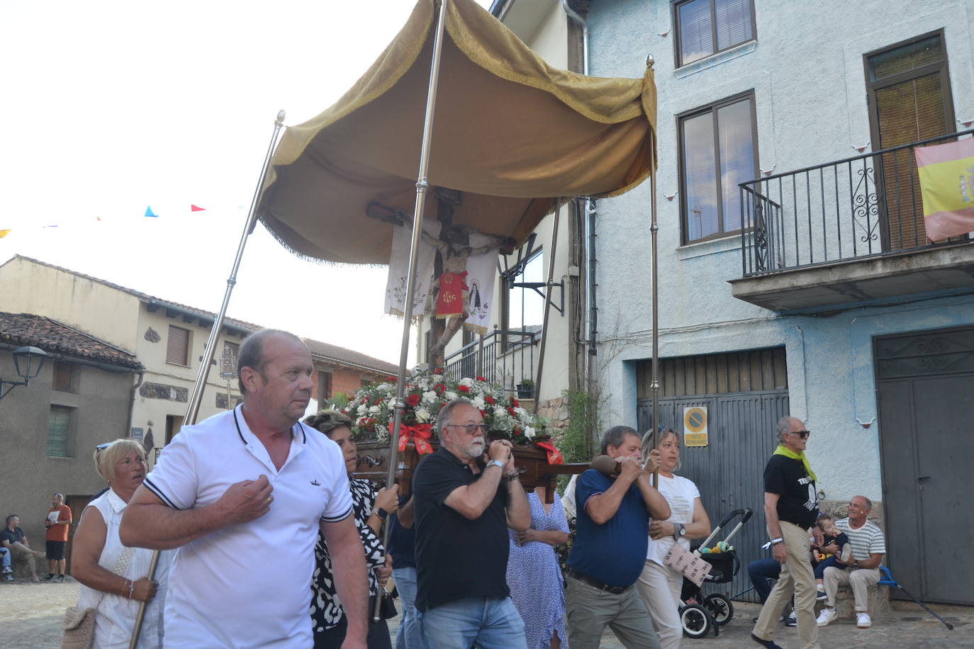 Monsagro cumple con la tradicional subida del Cristo