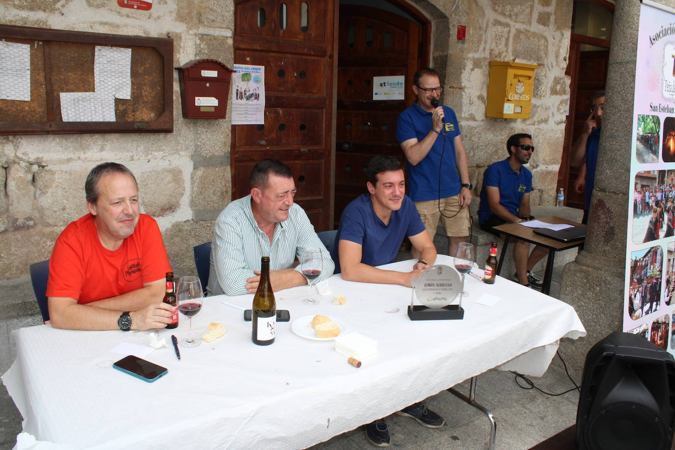 San Esteban de la Sierra saborea el limón y su día de peñas