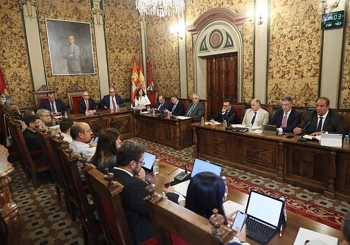 La gestión de los incendios enfrenta a PP y PSOE en la Diputación: «Han rebasado todos los límites morales»