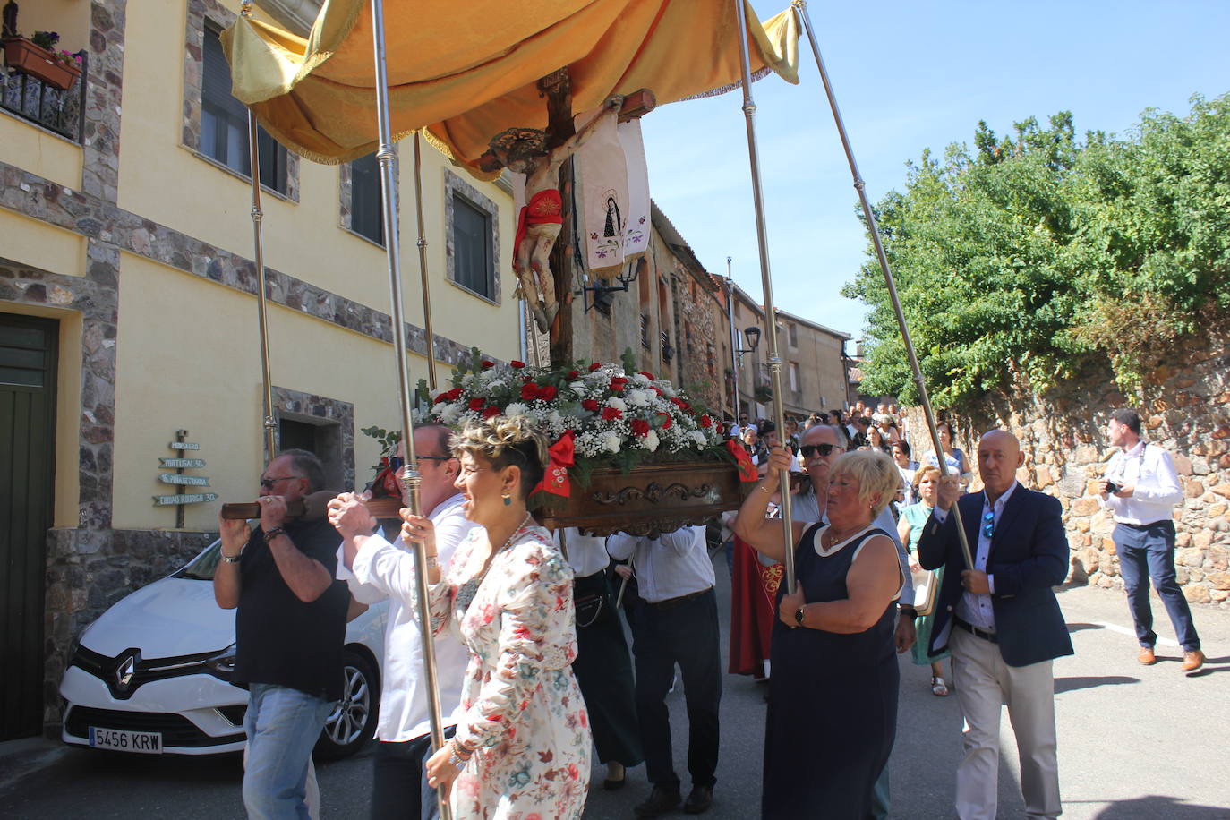 Exhibición de folclore en Monsagro para el Santo Cristo del Amparo