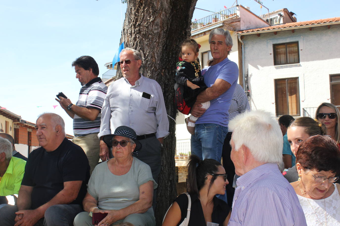 Exhibición de folclore en Monsagro para el Santo Cristo del Amparo
