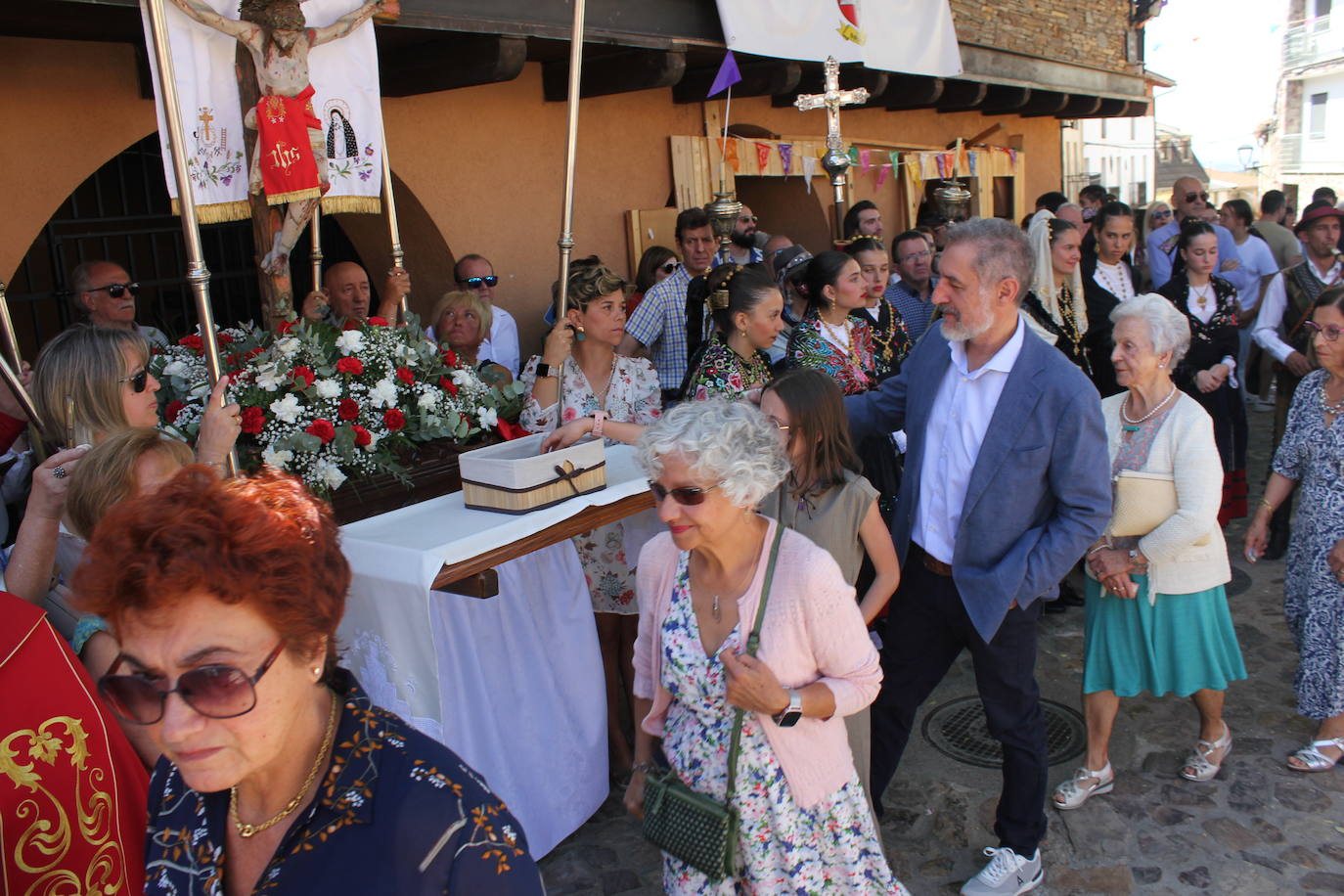 Exhibición de folclore en Monsagro para el Santo Cristo del Amparo