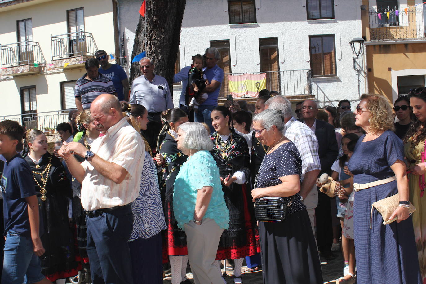 Exhibición de folclore en Monsagro para el Santo Cristo del Amparo