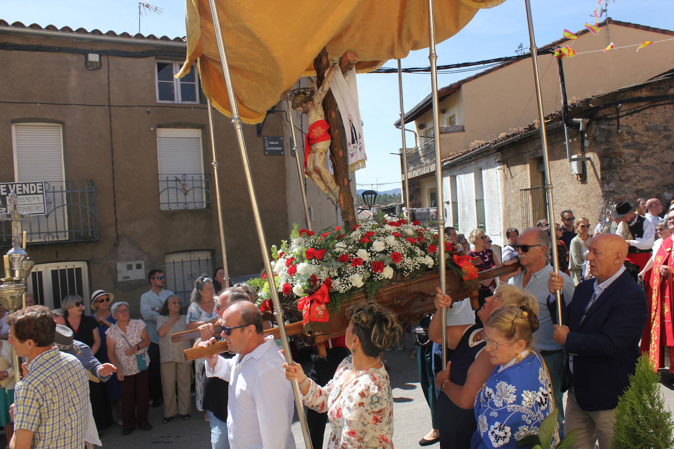 Exhibición de folclore en Monsagro para el Santo Cristo del Amparo