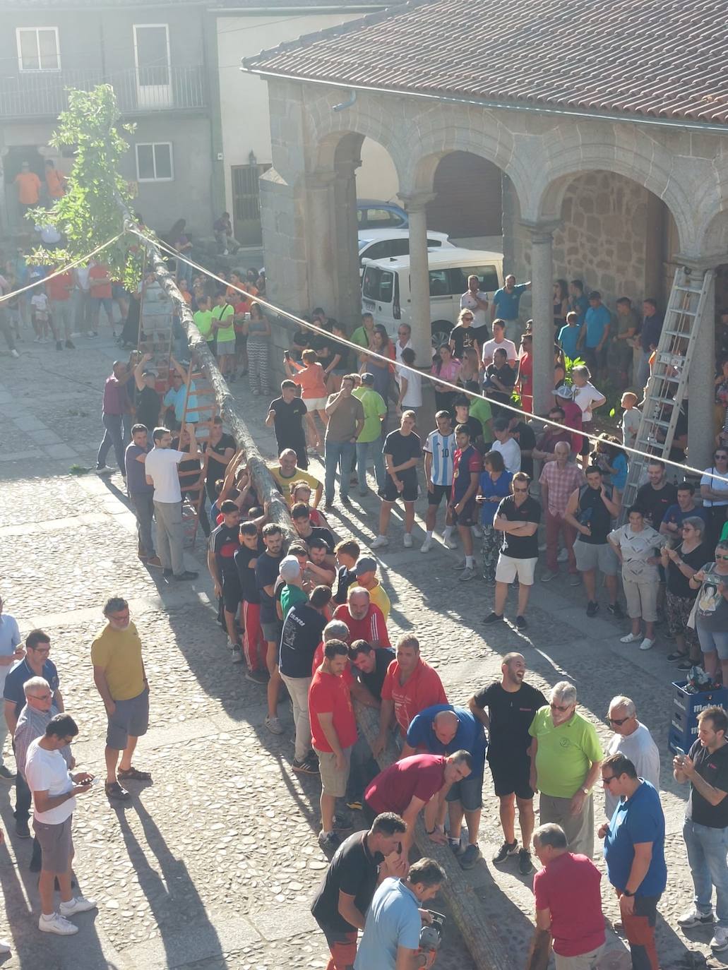 San Esteban de la Sierra celebra una intensa jornada de vísperas en honor al Cristo