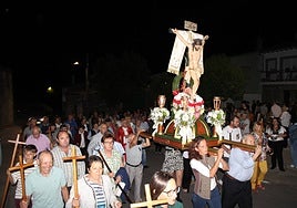Los fieles de Sanchotello acompañaron un año más al Cristo