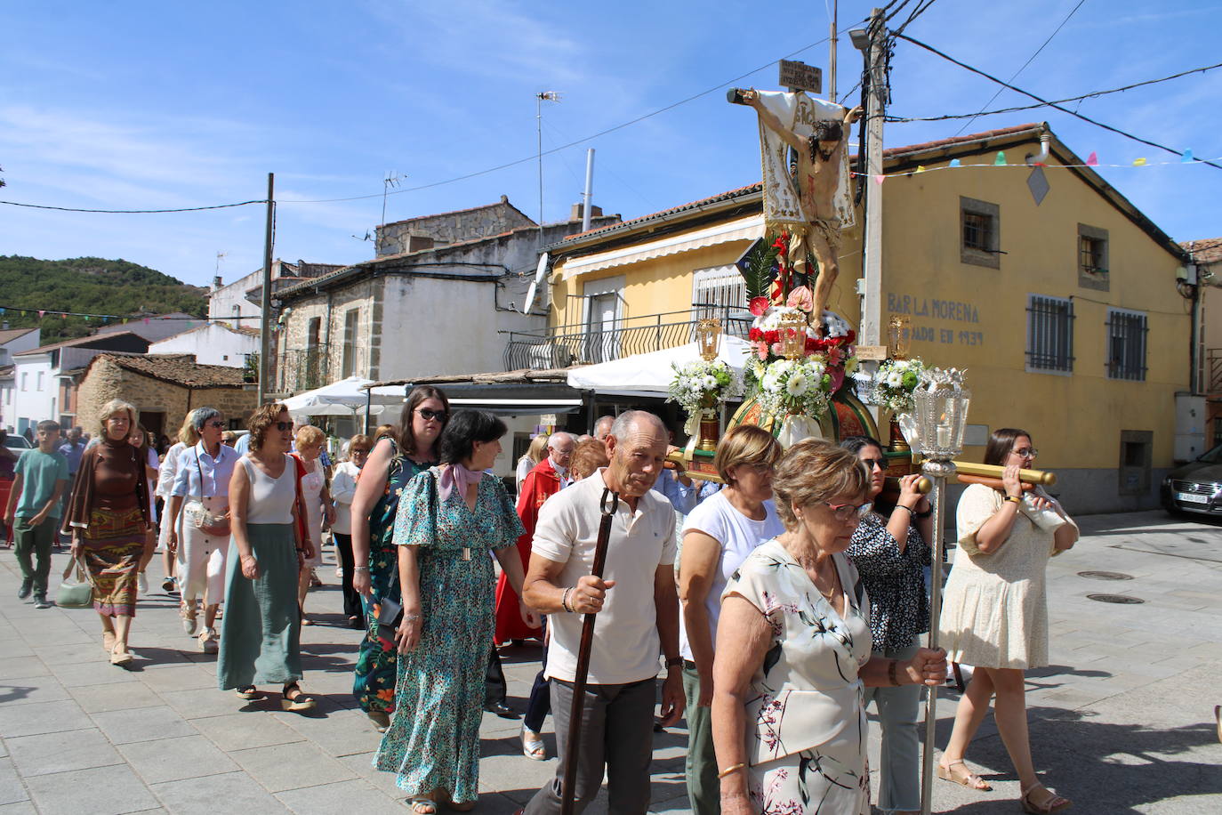 Los fieles de Sanchotello acompañan al Cristo