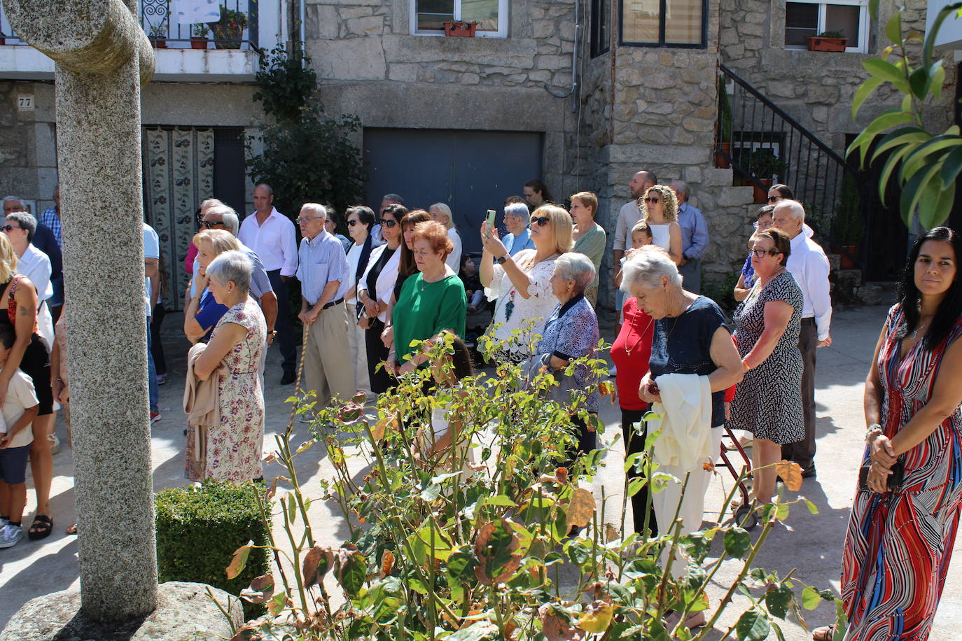 Los fieles de Sanchotello acompañan al Cristo