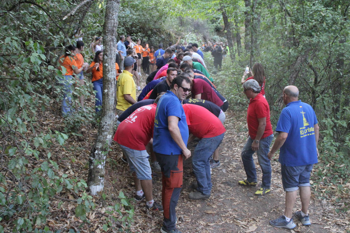 San Esteban de la Sierra celebra una intensa jornada de vísperas en honor al Cristo