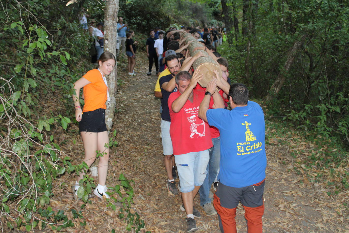 San Esteban de la Sierra celebra una intensa jornada de vísperas en honor al Cristo