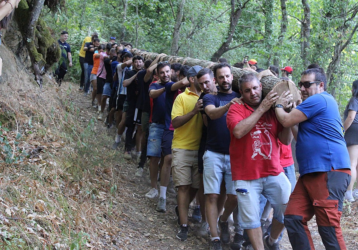 San Esteban de la Sierra celebra una intensa jornada de vísperas en honor al Cristo