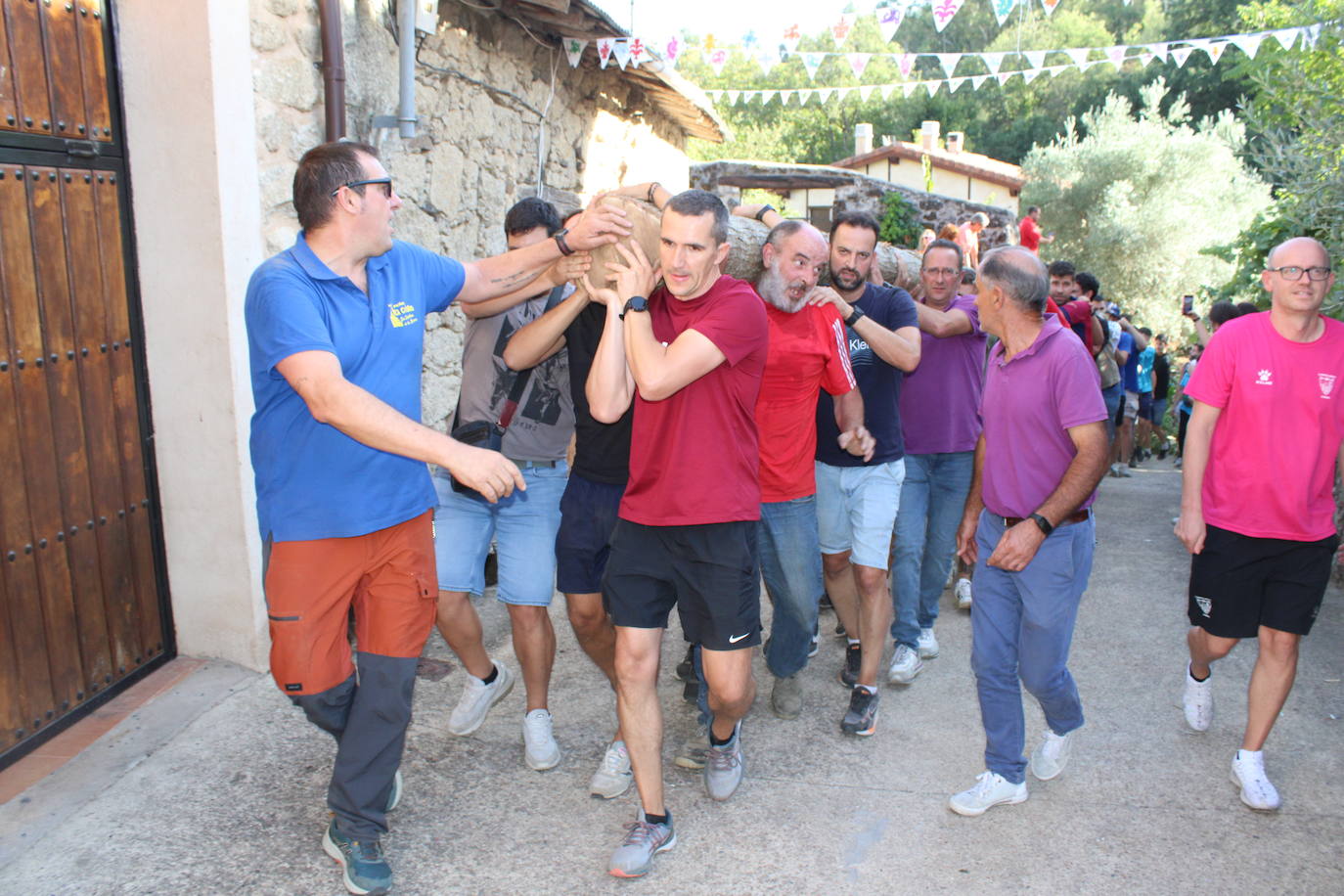 San Esteban de la Sierra celebra una intensa jornada de vísperas en honor al Cristo