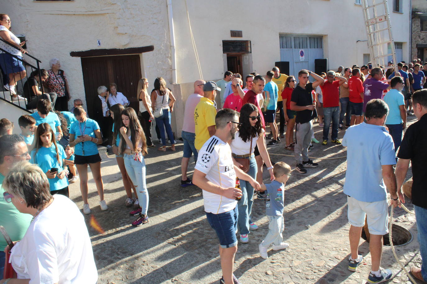 San Esteban de la Sierra celebra una intensa jornada de vísperas en honor al Cristo