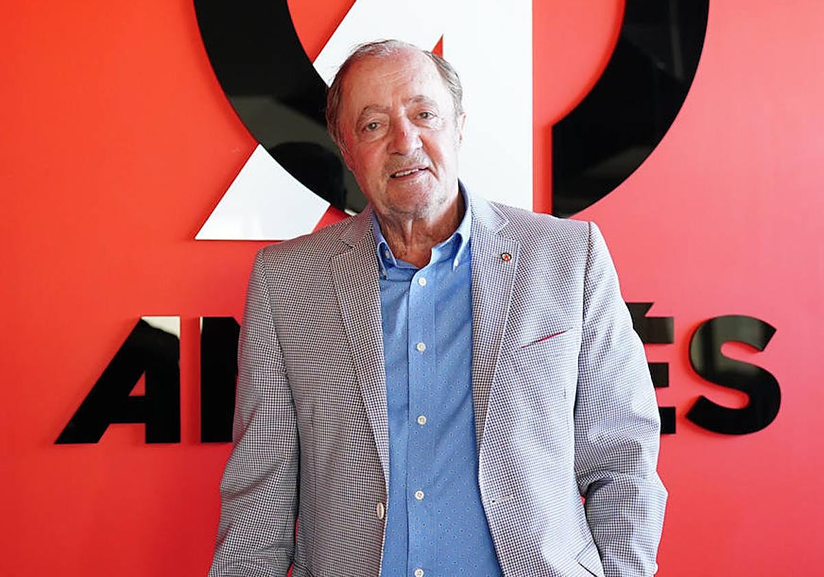 Líderes políticos debatiendo el impacto de la filtración de Naim Darrechi en la sociedad