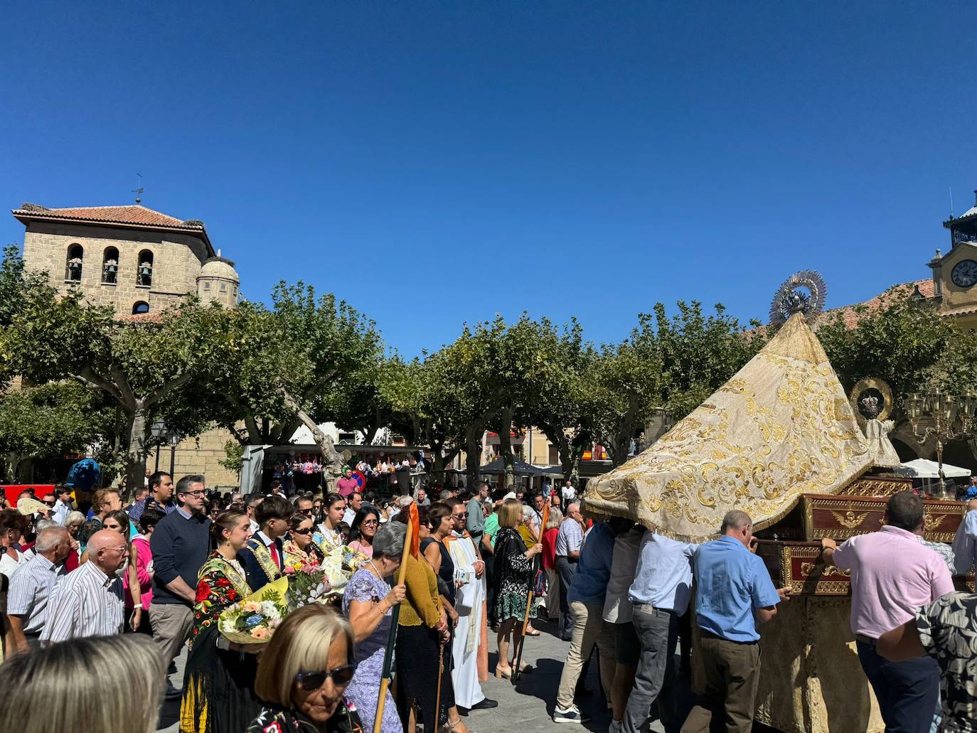 La Virgen de la Vega luce con esplendor en Piedrahita