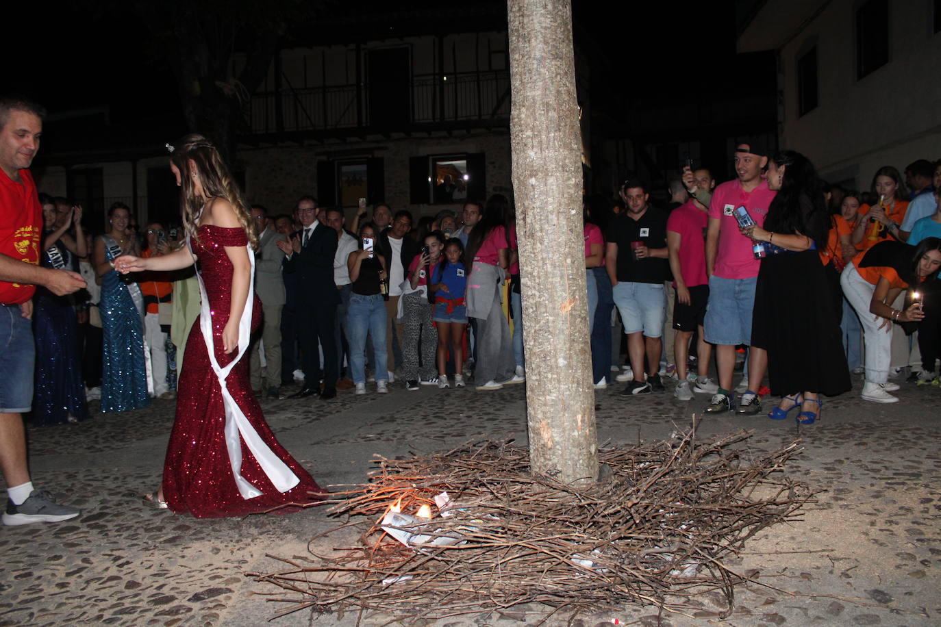 San Esteban de la Sierra celebra una intensa jornada de vísperas en honor al Cristo