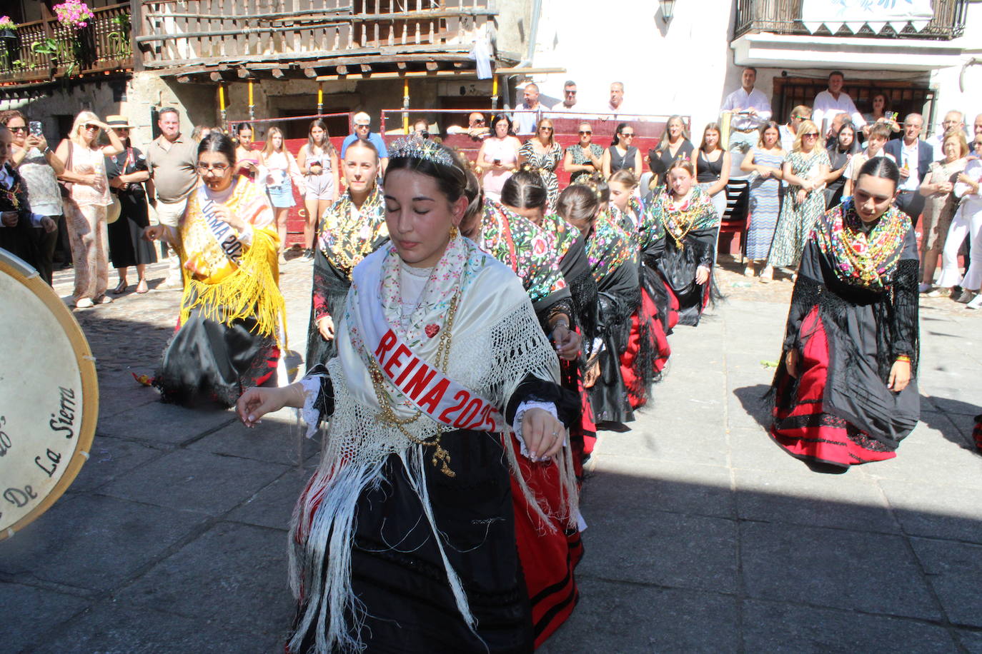 San Esteban de la Sierra luce con esplendor en el día del Cristo