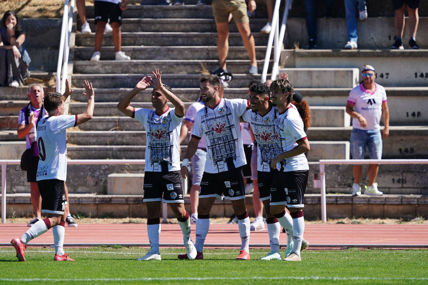 Las mejores imágenes del triunfo del Salamanca UDS en Las Pistas