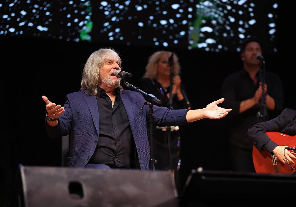 Imagen principal - José Mercé transforma la Plaza Mayor en un tablao flamenco y pone el broche de oro a los conciertos