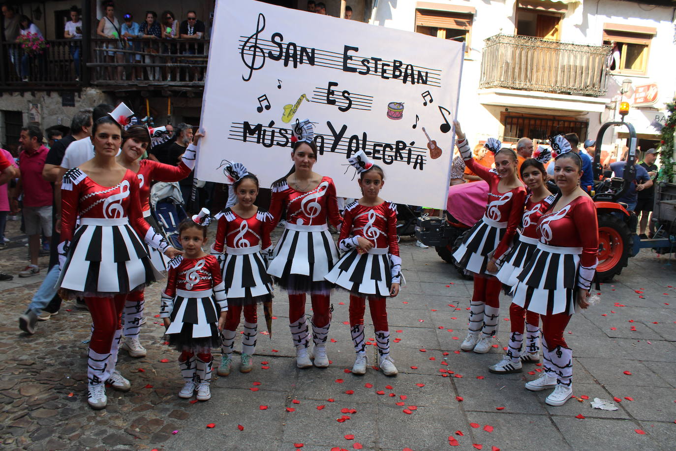 San Esteban de la Sierra disfruta con el toro