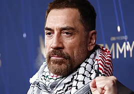 Javier Bardem, a su llegada a los premios Emmy.